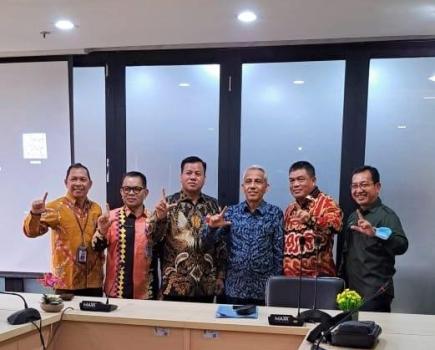 Perjuangkan Kayu Jalur, Plt Bupati Kuansing Temui Mentri LHK